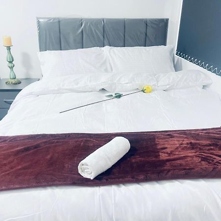 1 Bed Apartment With 2 Beds 1 Double Plus 1 Single Birmingham Exteriör bild