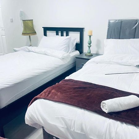1 Bed Apartment With 2 Beds 1 Double Plus 1 Single Birmingham Exteriör bild