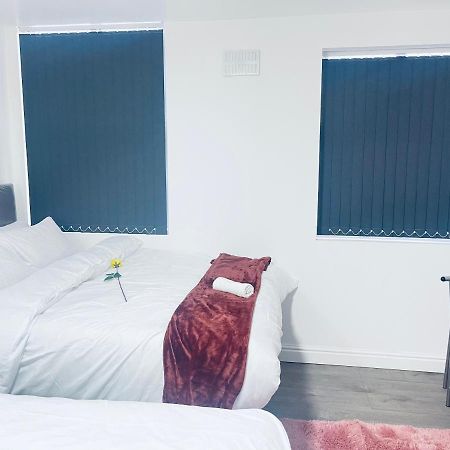1 Bed Apartment With 2 Beds 1 Double Plus 1 Single Birmingham Exteriör bild