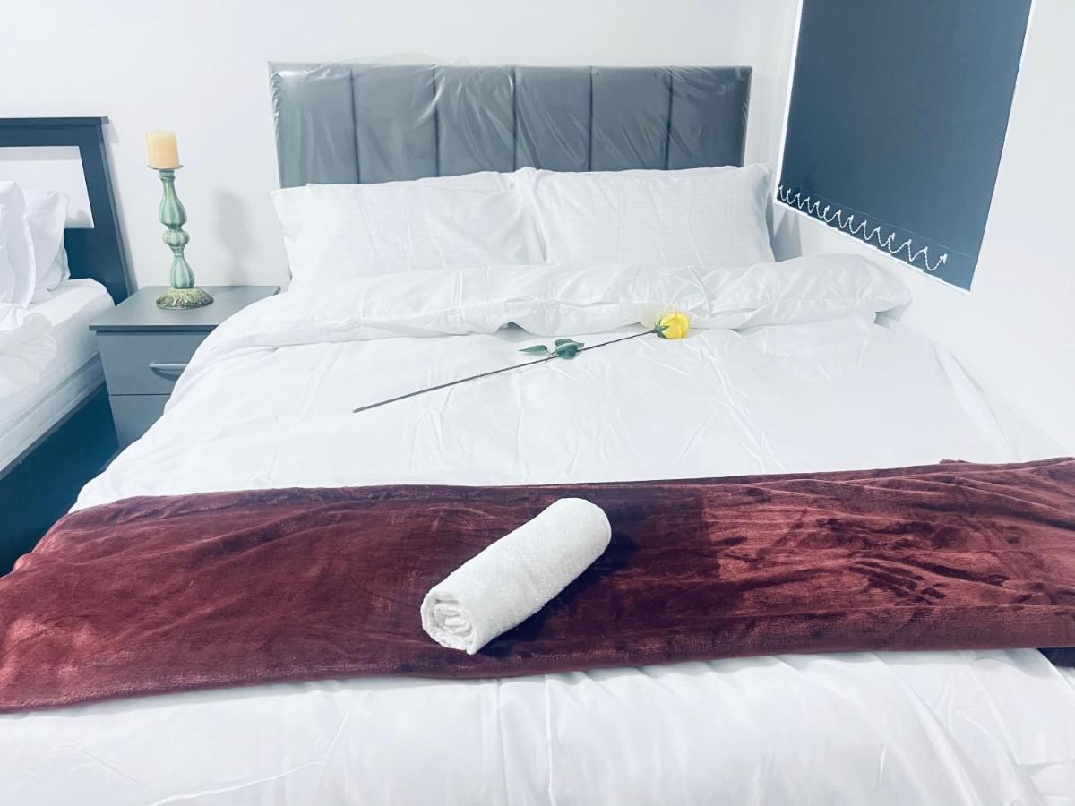 1 Bed Apartment With 2 Beds 1 Double Plus 1 Single Birmingham Exteriör bild