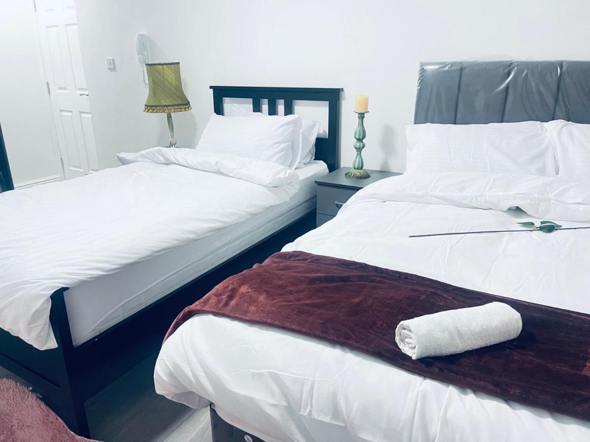 1 Bed Apartment With 2 Beds 1 Double Plus 1 Single Birmingham Exteriör bild
