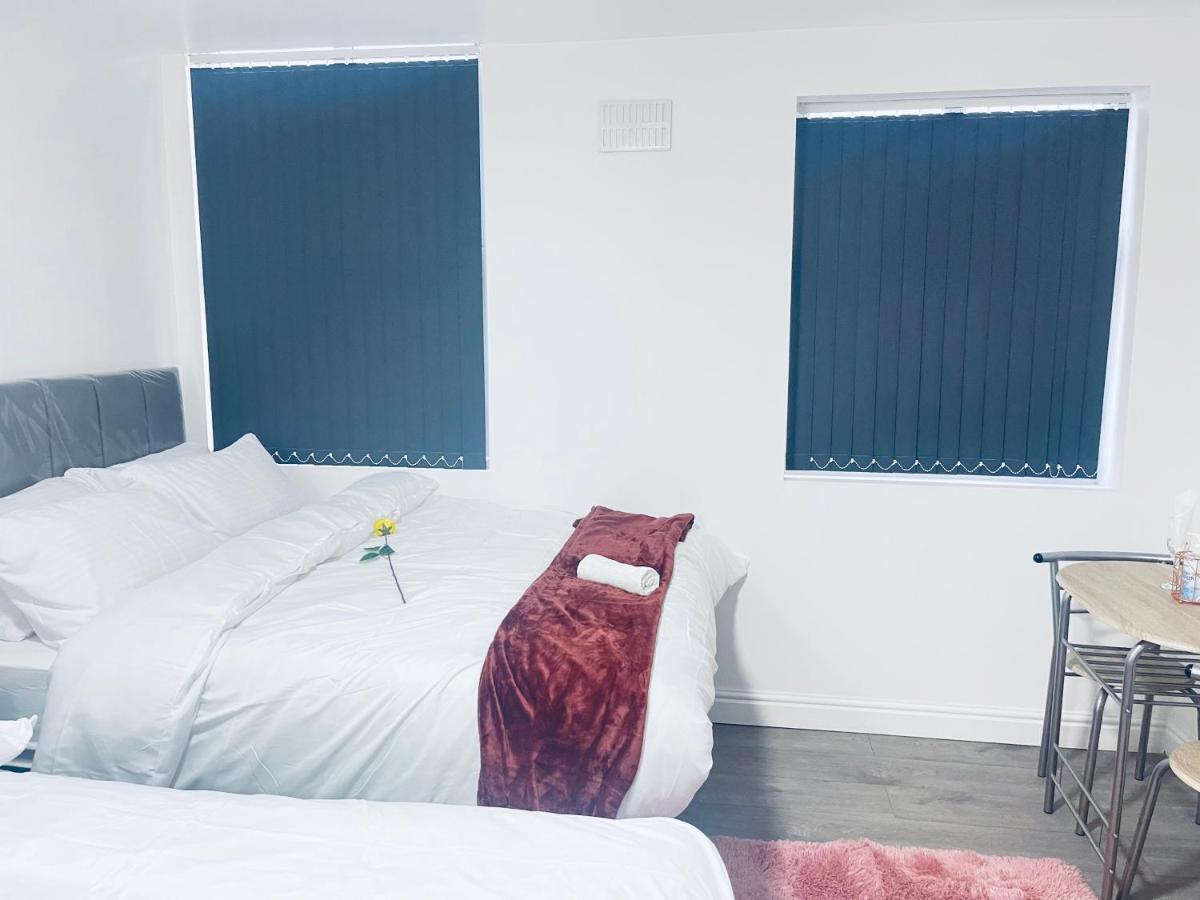 1 Bed Apartment With 2 Beds 1 Double Plus 1 Single Birmingham Exteriör bild