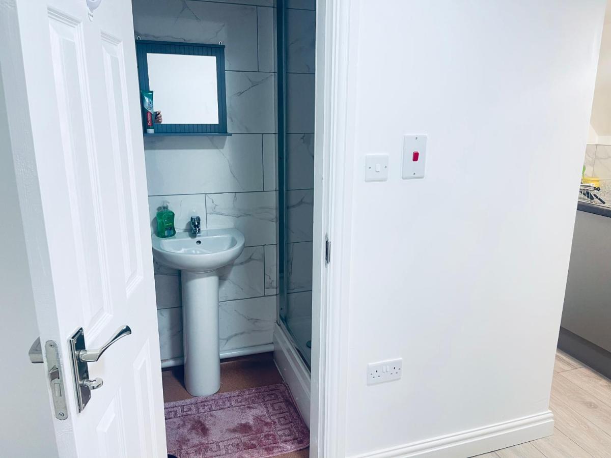 1 Bed Apartment With 2 Beds 1 Double Plus 1 Single Birmingham Exteriör bild