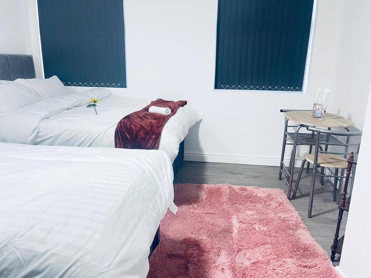 1 Bed Apartment With 2 Beds 1 Double Plus 1 Single Birmingham Exteriör bild