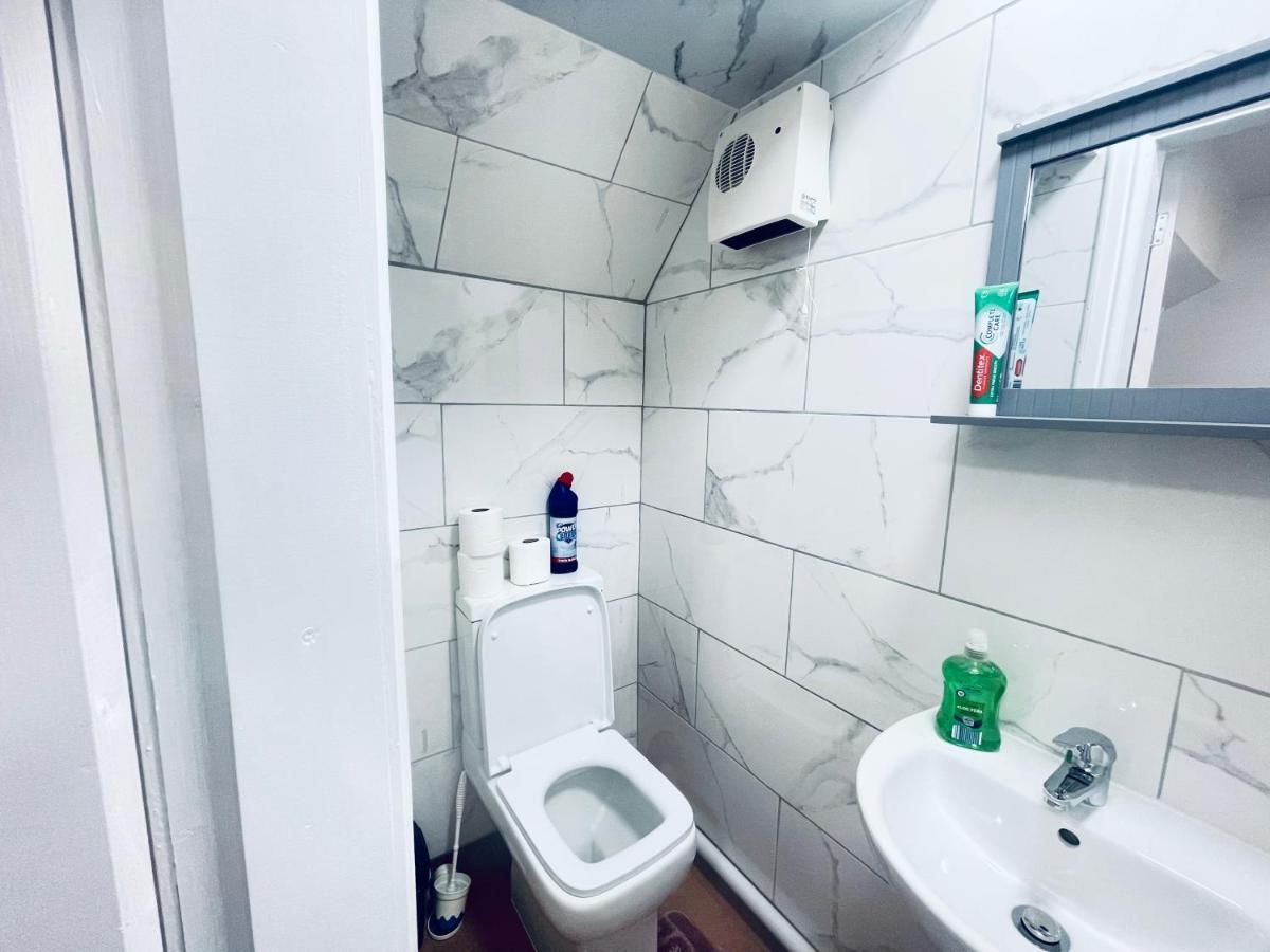 1 Bed Apartment With 2 Beds 1 Double Plus 1 Single Birmingham Exteriör bild