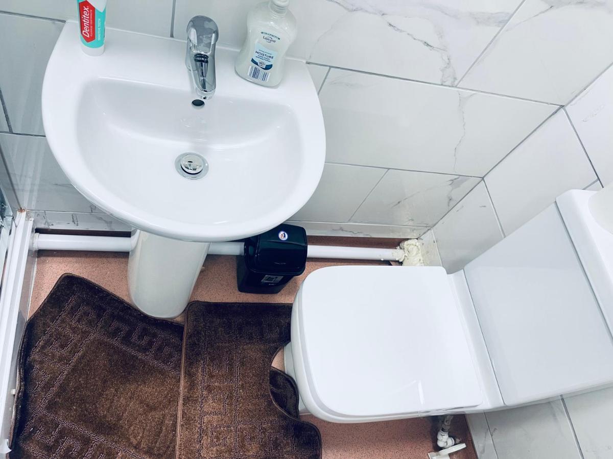 1 Bed Apartment With 2 Beds 1 Double Plus 1 Single Birmingham Exteriör bild