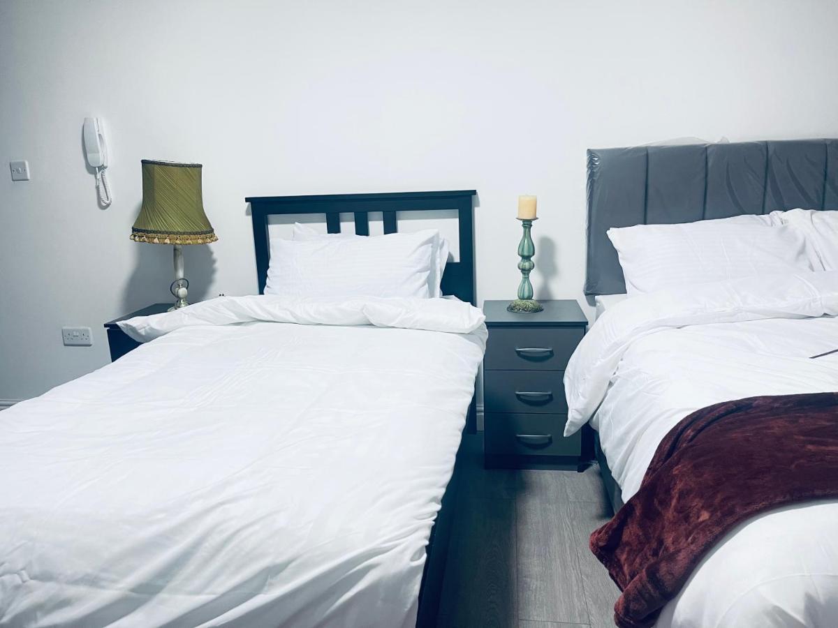 1 Bed Apartment With 2 Beds 1 Double Plus 1 Single Birmingham Exteriör bild