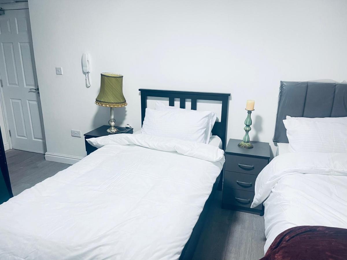 1 Bed Apartment With 2 Beds 1 Double Plus 1 Single Birmingham Exteriör bild